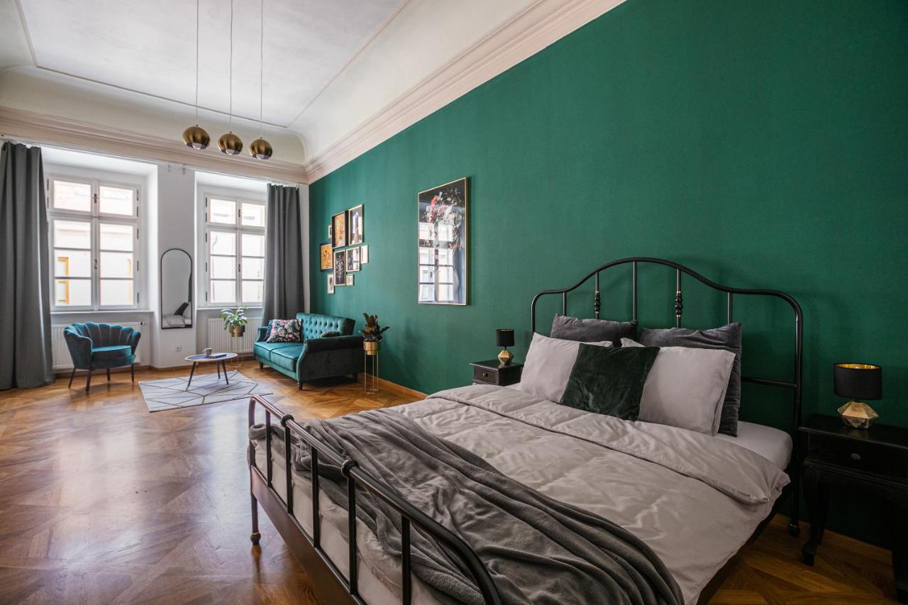 New Stylish 3 Suites Bedrooms Apt In Mala Strana - N2Nd Praha Bagian luar foto